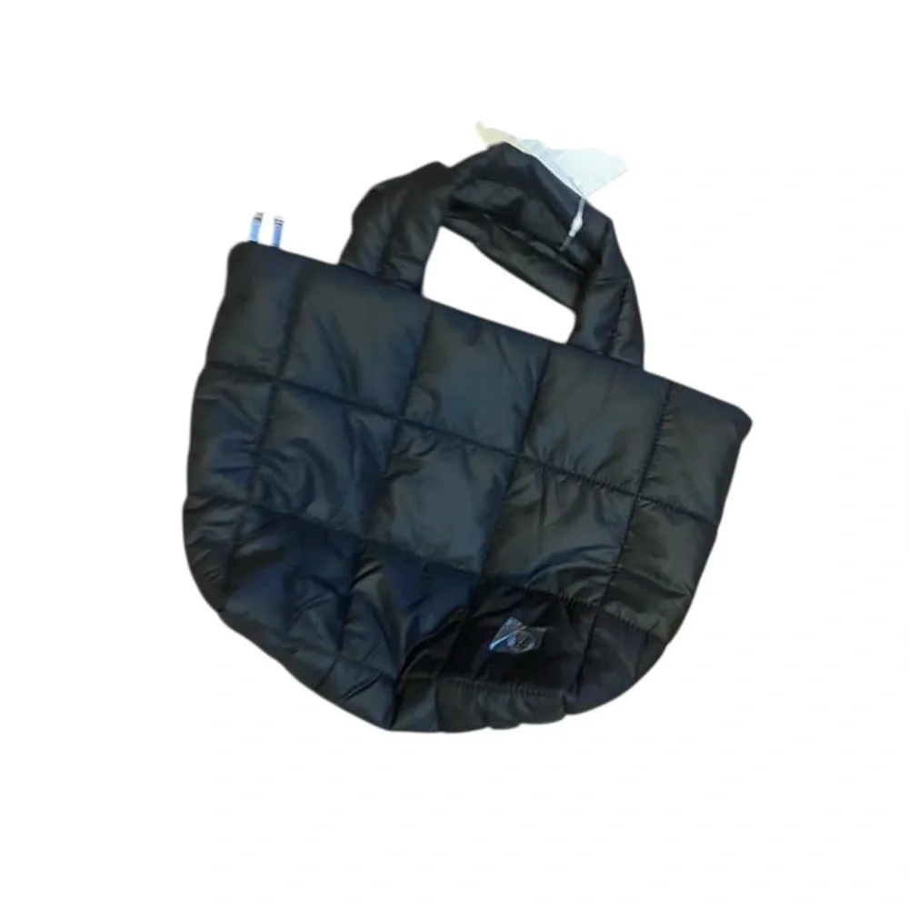 NWT Lululemon quilted grid tote BLACK